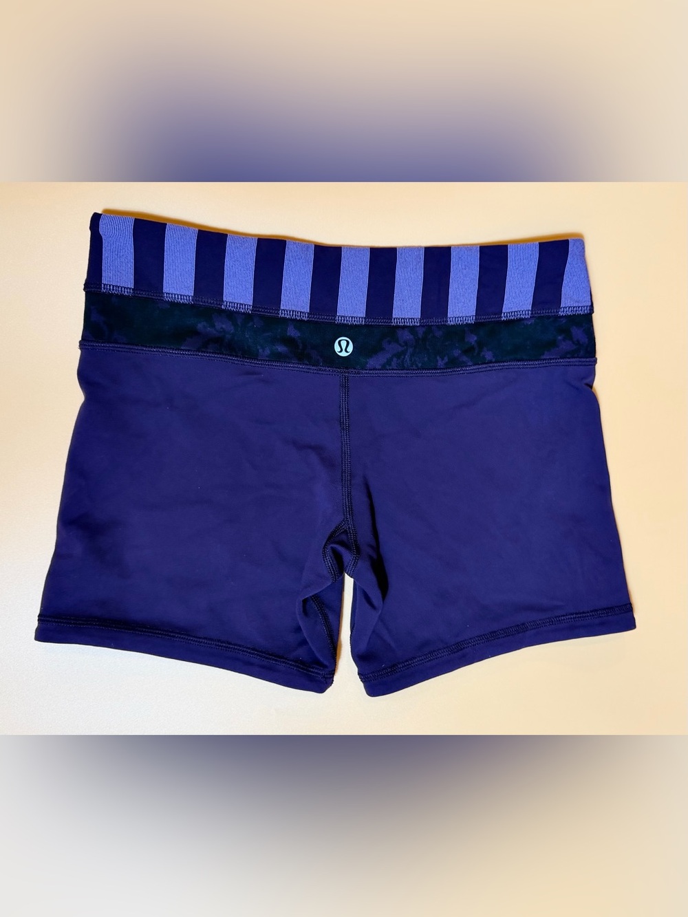 Lululemon Reverse Groove Shorts Deep Zinfandel Stripe Women’s Size 6 - Picture 8 of 10
